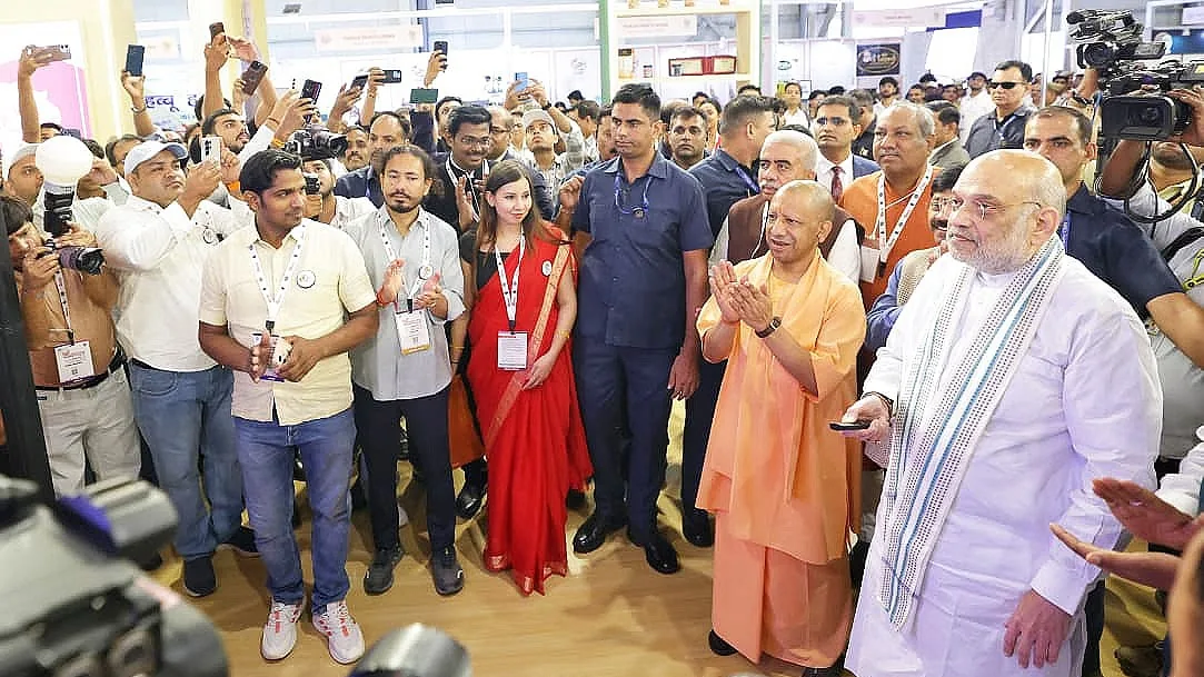अयोध्या के उत्पादों की धूम: नोएडा ट्रेड शो में उद्यमियों ने कमाए लाखों