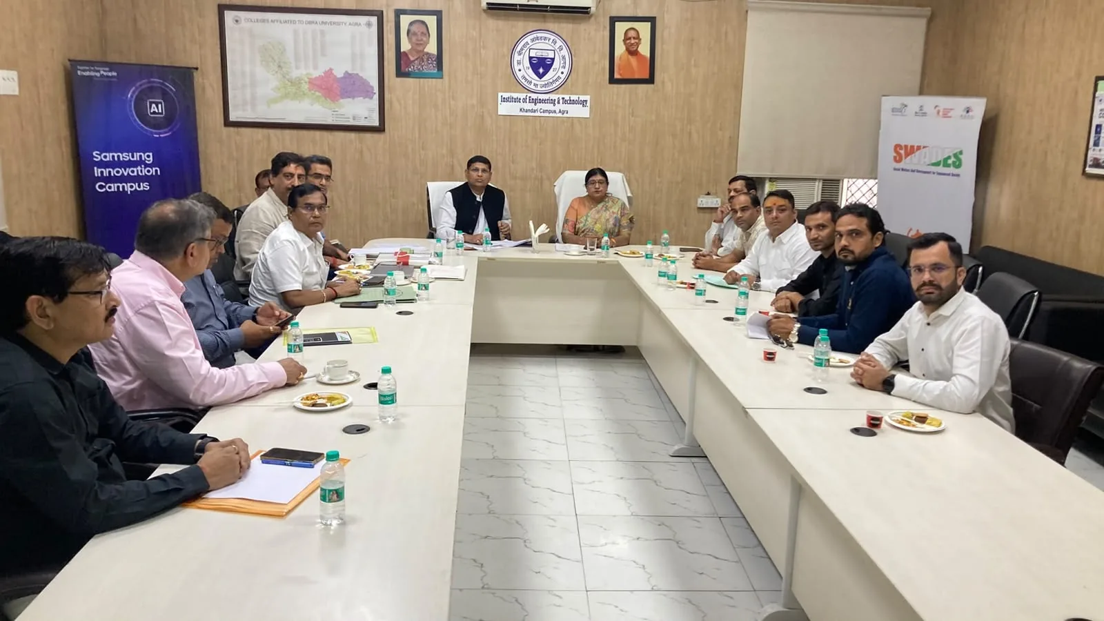 आगरा में संवाद: अपर मुख्य सचिव ने सुनीं छात्राें की समस्याएं, दिया समाधान का आश्वासन