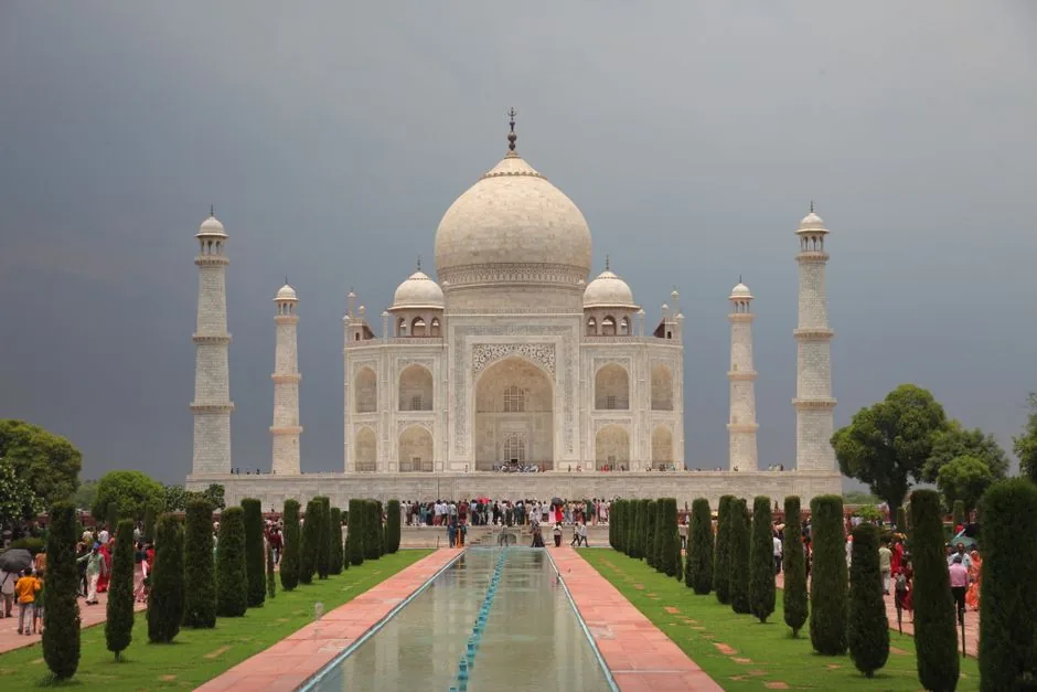 मौसम में बदलाव: आगरा में खिली धूप के बीच चौबीस घंटे में तापमान में गिरावट
