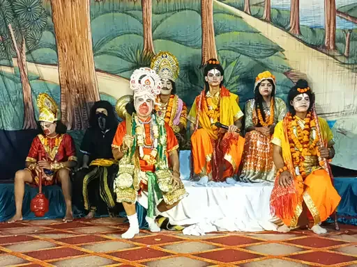 सासनी रामलीला: भगवान श्रीराम की अयोध्या वापसी और भरत मिलाप का जीवंत मंचन