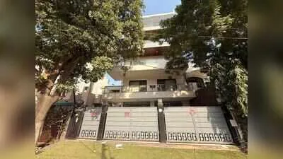 गुरुग्राम में कार्रवाई: सुशांत लोक-1 इलाके में पांच इमारतें सील की गईं
