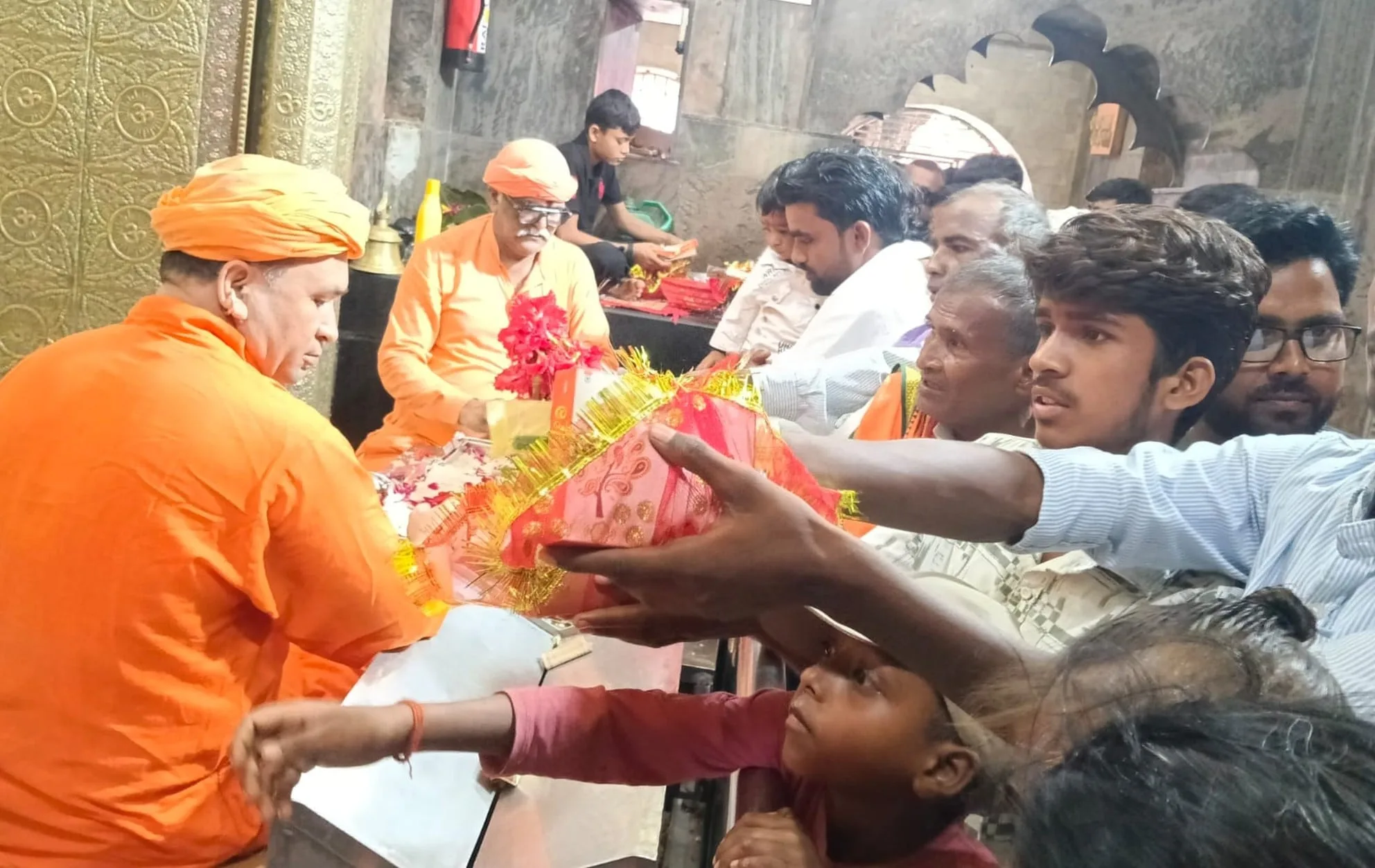 देवीपाटन मंदिर में रौनक: सप्तमी पर नेपाल तक से पहुंचे श्रद्धालु