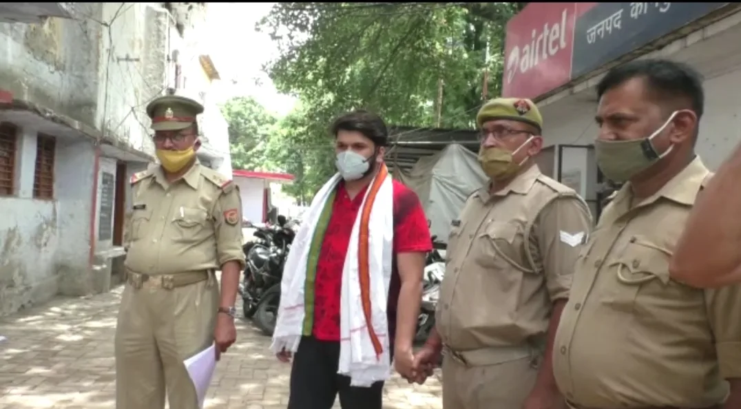 कानपुर में अपराध का तांडव: भाजपा नेता के घर 12 लाख की लूट और रेप पीड़िता को जान से मारने की धमकी