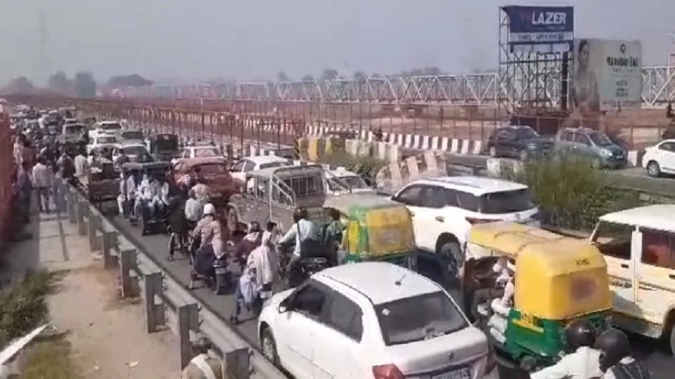 रूट डायवर्जन: पितृ अमावस्या पर दिल्ली-लखनऊ हाईवे पर यातायात व्यवस्था में बदलाव