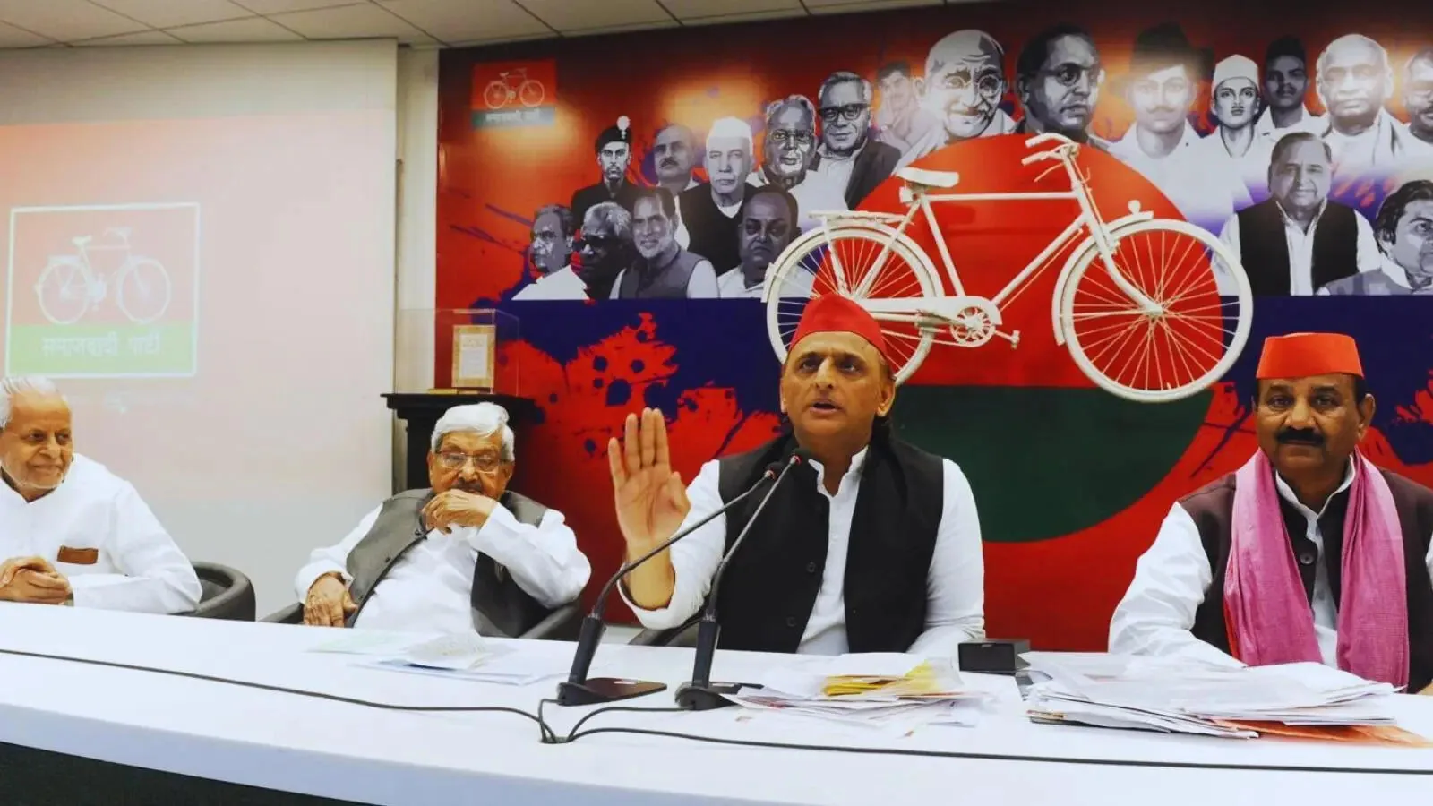 एमएलसी चुनाव की रणनीति: लखनऊ में समाजवादी पार्टी की अहम बैठक
