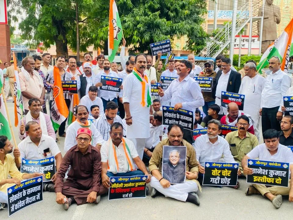 युवा कांग्रेस का प्रदर्शन: चुनाव आयोग कार्यालय के बाहर ज्ञानेश कुमार के विरोध में नारेबाजी