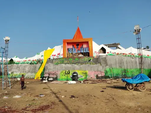 बाराबंकी में धार्मिक उत्साह: श्रद्धालुओं को मिल रहा वैष्णो देवी और गुफा दर्शन का अनुभव