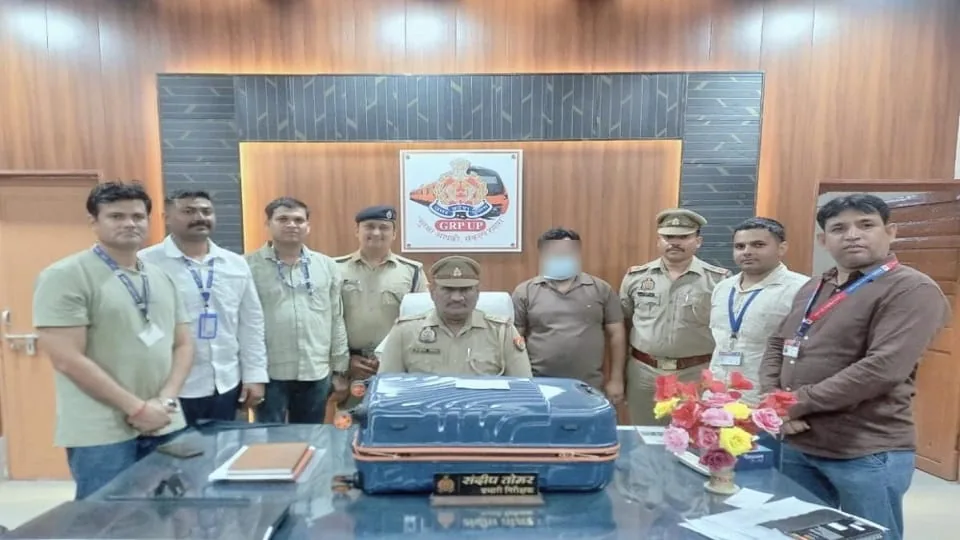 बड़ी कार्रवाई: आगरा कैंट स्टेशन पर गांजे की खेप बरामद, पानीपत का तस्कर गिरफ्तार