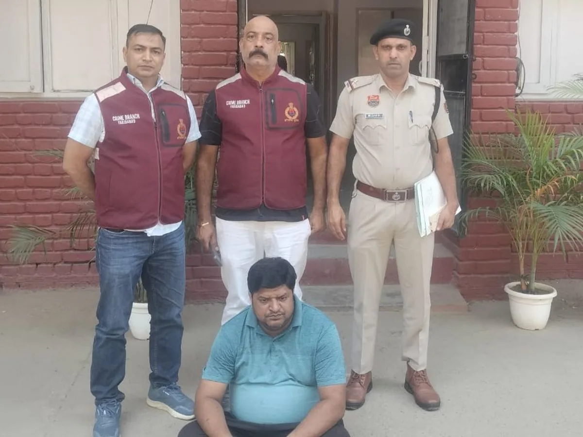 अवैध भंडारण पर रेड: फरीदाबाद में 383 किलो से अधिक गैर-कानूनी पटाखे बरामद, गोदाम मालिक पर केस दर्ज
