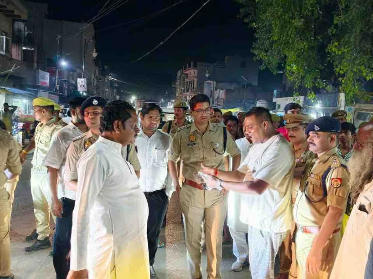 प्रशासनिक सतर्कता: नवरात्रि और दुर्गा पूजा को लेकर अधिकारियों का निरीक्षण