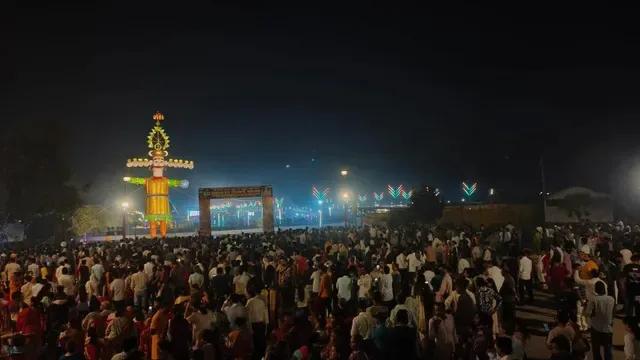 भव्य मंचन: कानपुर में परेड रामलीला में रावण वध का आयोजन