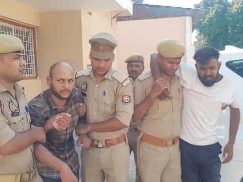 बड़ी कार्रवाई: आजमगढ़ मुठभेड़ में दो बदमाश गिरफ्तार और जेवर बरामद