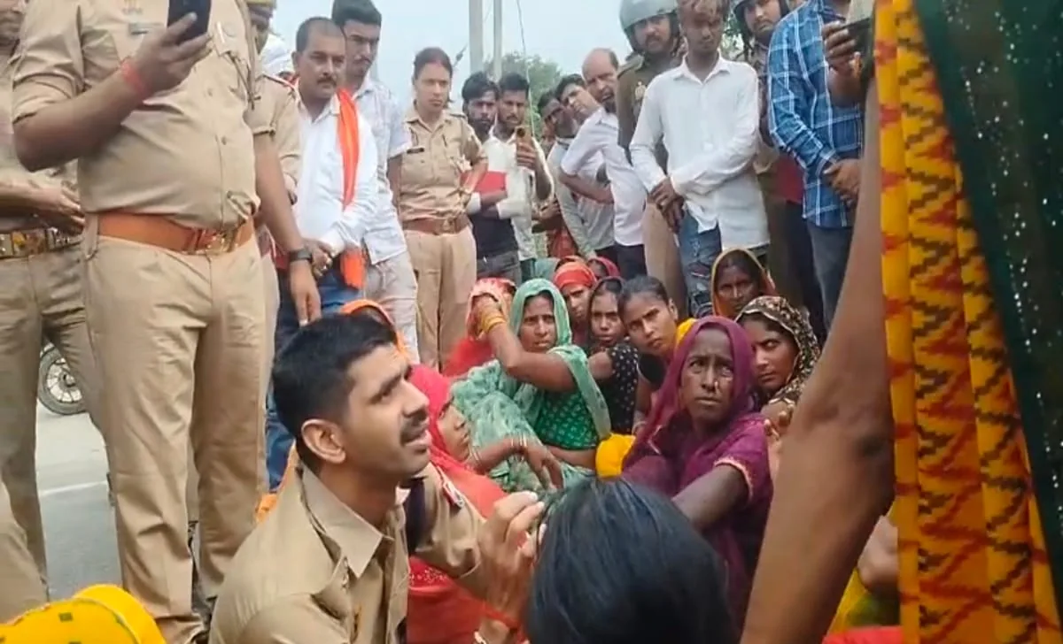 सड़क जाम: सिद्धार्थनगर में हत्या के विरोध में दो घंटे तक यातायात बाधित