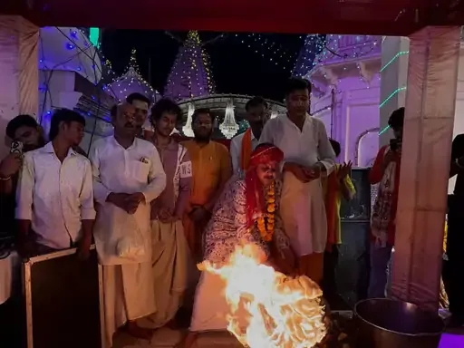 नवरात्रि उत्सव: लखनऊ के बड़ी काली मंदिर में मां चंद्रघंटा की आराधना