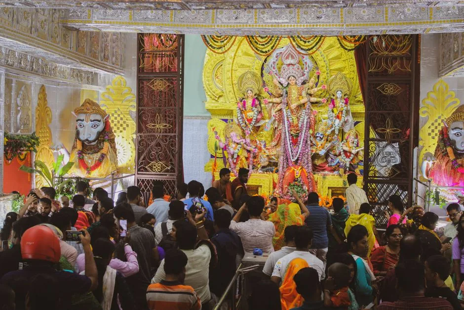 दीवान बाजार में नवरात्रि: गोरखपुर में मां दुर्गा की प्रतिमा के दर्शन के लिए उमड़ी भीड़