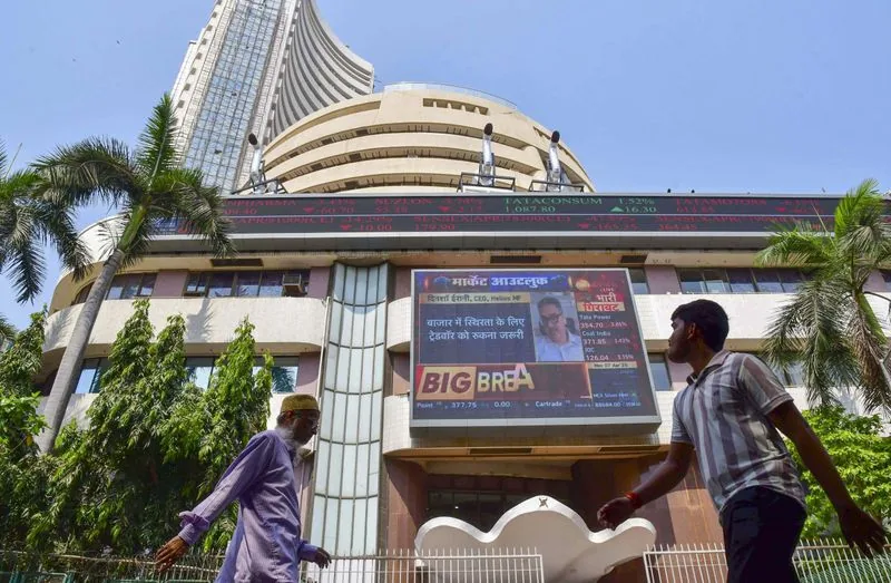 कमजोर वैश्विक संकेत: सेंसेक्स और निफ्टी में 0.56 प्रतिशत तक की गिरावट