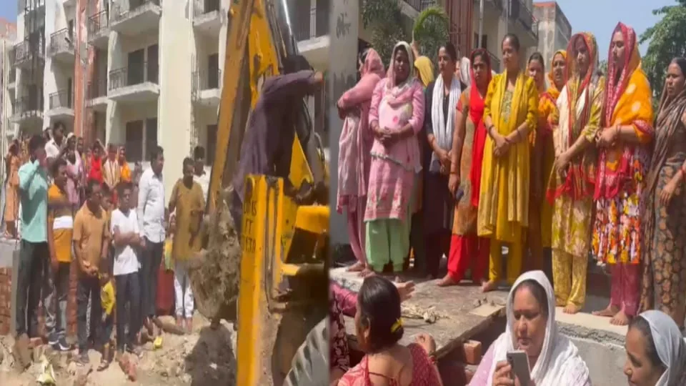 अनोखा विरोध प्रदर्शन: महिलाओं ने भजन गाकर रोकी एमडीए की बुलडोजर कार्रवाई