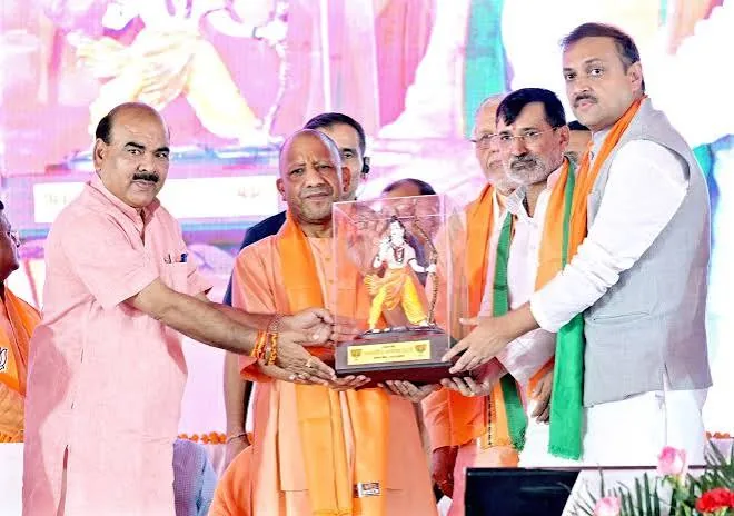 जनसंपर्क अभियान तेज: भाजपा नेताओं ने स्नातक मतदाताओं से मिलकर मांगा समर्थन