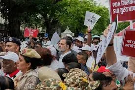 राजनीतिक हलचल चरम पर: कांग्रेस ने वोटर लिस्ट में बदलाव का विरोध किया और दिल्ली तक मार्च करने की तैयारी कर रही है