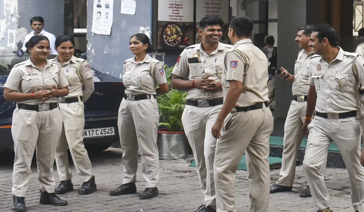 सुरक्षा घेरा सख्त: कॉकरोच जनता पार्टी के प्रदर्शन से पहले 40 लोग हिरासत में