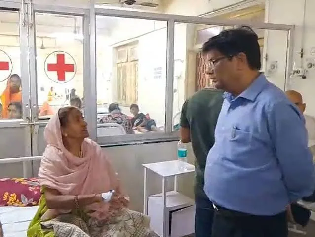 अस्पताल निरीक्षण: डीजी हेल्थ ने रात 10 बजे उन्नाव जिला अस्पताल का जायजा लिया
