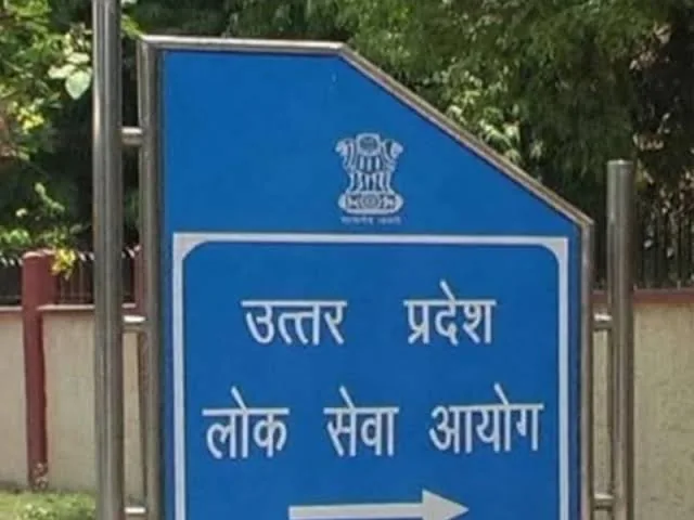 सुरक्षा के कड़े इंतजाम: कानपुर में 23 केंद्रों पर स्वास्थ्य शिक्षा अधिकारी परीक्षा शुरू