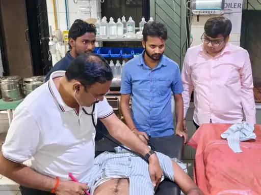 सड़क दुर्घटना में गंभीर चोट: विधायक के वाहन चालक को बेहतर इलाज के लिए कानपुर भेजा गया