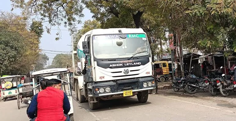 यातायात की लापरवाही: नो एंट्री के बावजूद बाराबंकी में दौड़ रहे भारी वाहन, हादसे का खतरा