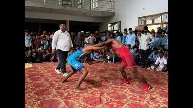 कुश्ती प्रतियोगिता: पहलवानों ने दिखाए दांव पेंच और गोरखपुर के लिए हुआ चयन