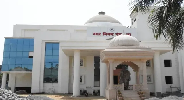 शास्त्री चौक का कायाकल्प: मल्टी कॉम्प्लेक्स निर्माण के लिए दुकानें खाली करने का सिलसिला शुरू