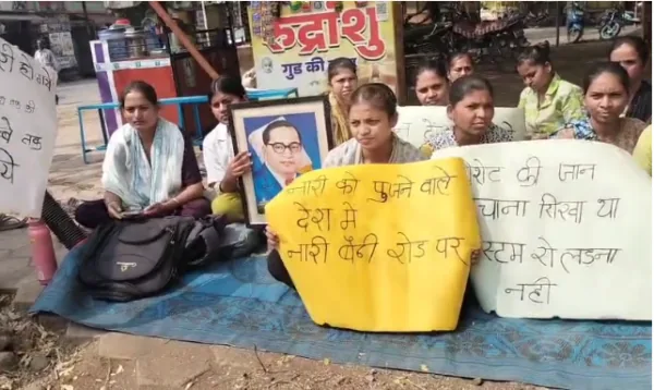 बिगड़ती सेहत: बड़वानी में धरना दे रहीं नर्सिंग छात्राओं की हालत गंभीर