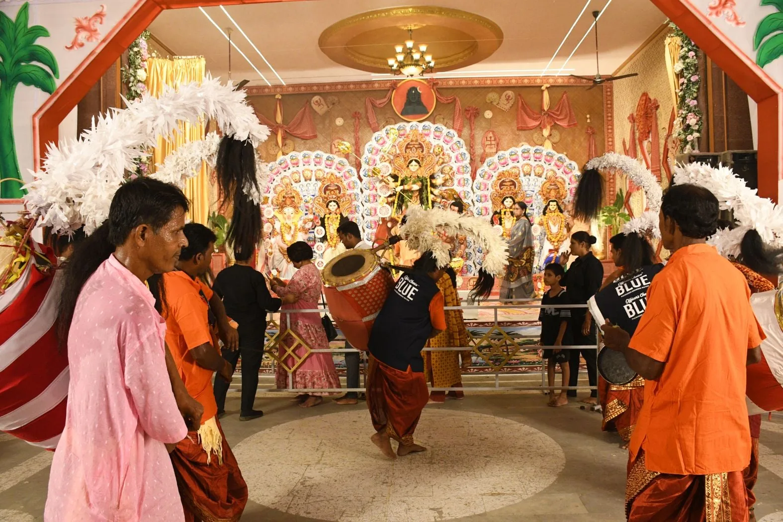 लखनऊ में उत्सव: मंदिरों से पूजा पंडालों तक गूंजी मां दुर्गा की जय-जयकार